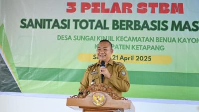 Bupati Ketapang resmikan Desa Sungai Kinjil sebagai Desa ODF dalam deklarasi 3 Pilar STBM, Senin (21/04/2025). Foto: HO/Faktakalbar.id