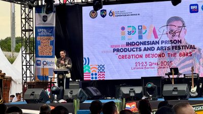 Menteri Usaha Mikro, Kecil, dan Menengah, Maman Abdurrahman saat menghadiri IPPAFest 2025 di Lapangan Benteng, Jakarta, Senin (21/4/2025). Dok. AN/Faktakalbar.id