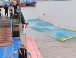 Kapal Galaherang Tenggelam di Sungai Kapuas