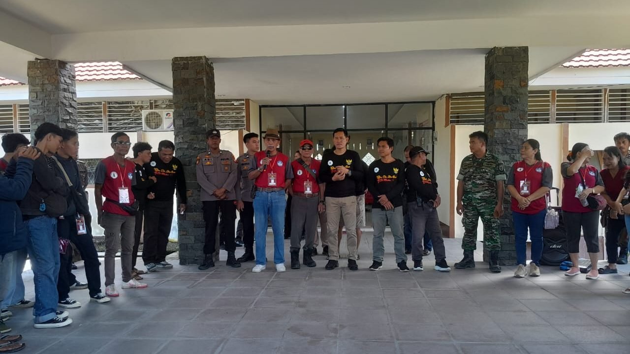 Pelepasan Rombongan Kontingen Naik Dango Ke XXXX Kecamatan Mandor. Foto: HO/Faktakalbar.id