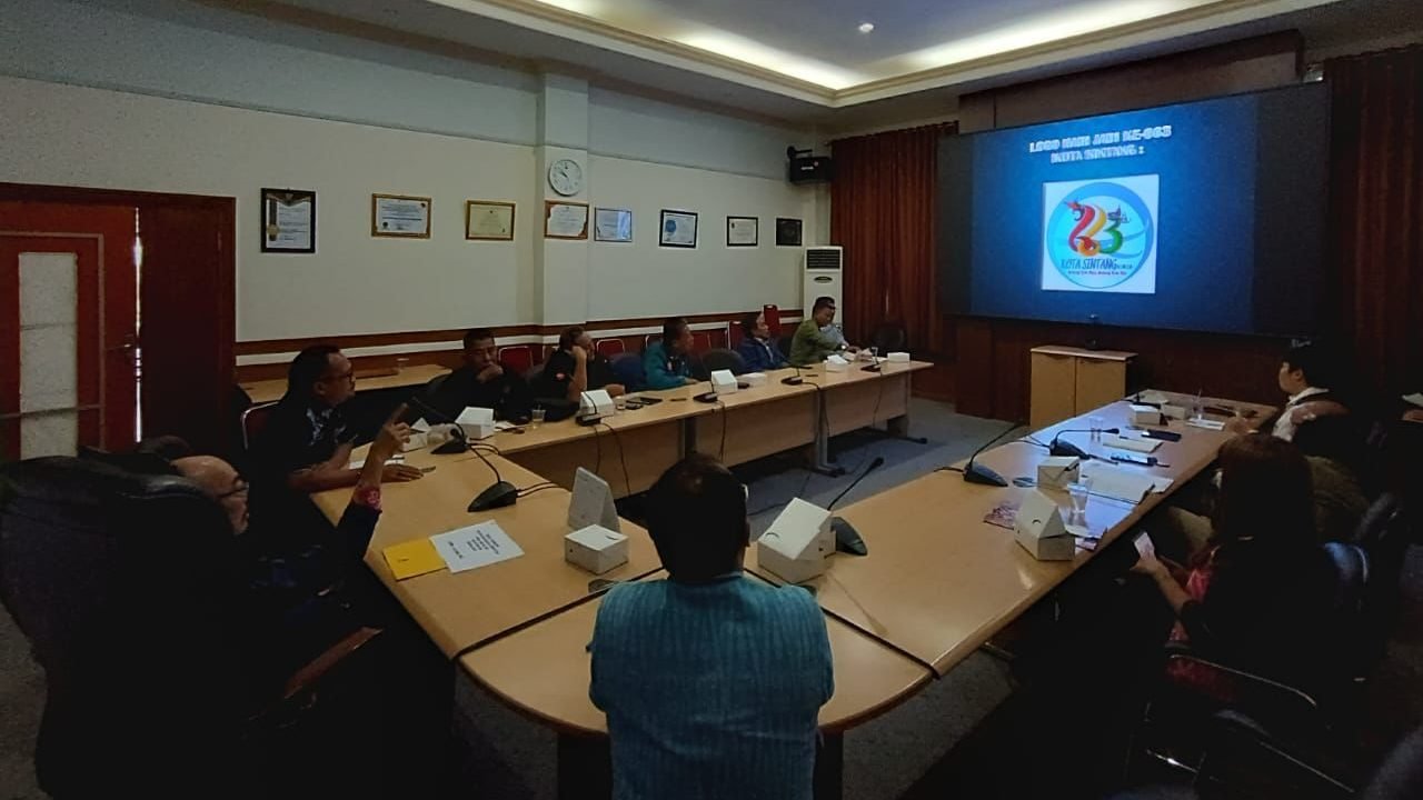 Rapat persiapan peringatan hari jadi Kota Sintang, (24/4/2025). Foto: Istimewa/faktakalbar.id