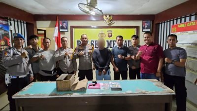 Polsek Meliau menangkap seorang pria berinisial M (44), warga Dusun Meliau Hulu, Desa Meliau Hulu, setelah kedapatan menyimpan sabu-sabu di rumahnya. Foto: HO/Faktakalbar.id