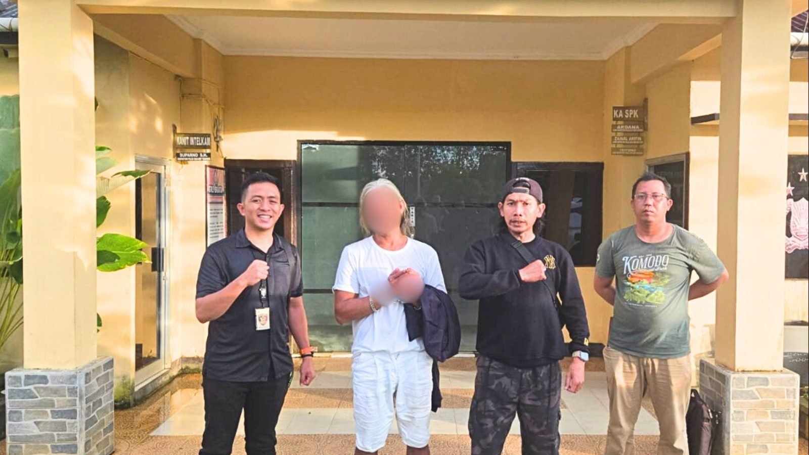 Pelaku penganiaya di kuburaya akhirnya berhasil ditangkap pada Selasa (21/4) pukul 15.00 WIB di rumahnya yang berlokasi di Jalan Parit Banjar, Desa Kalimas. Foto: HO/Faktakalbar.id