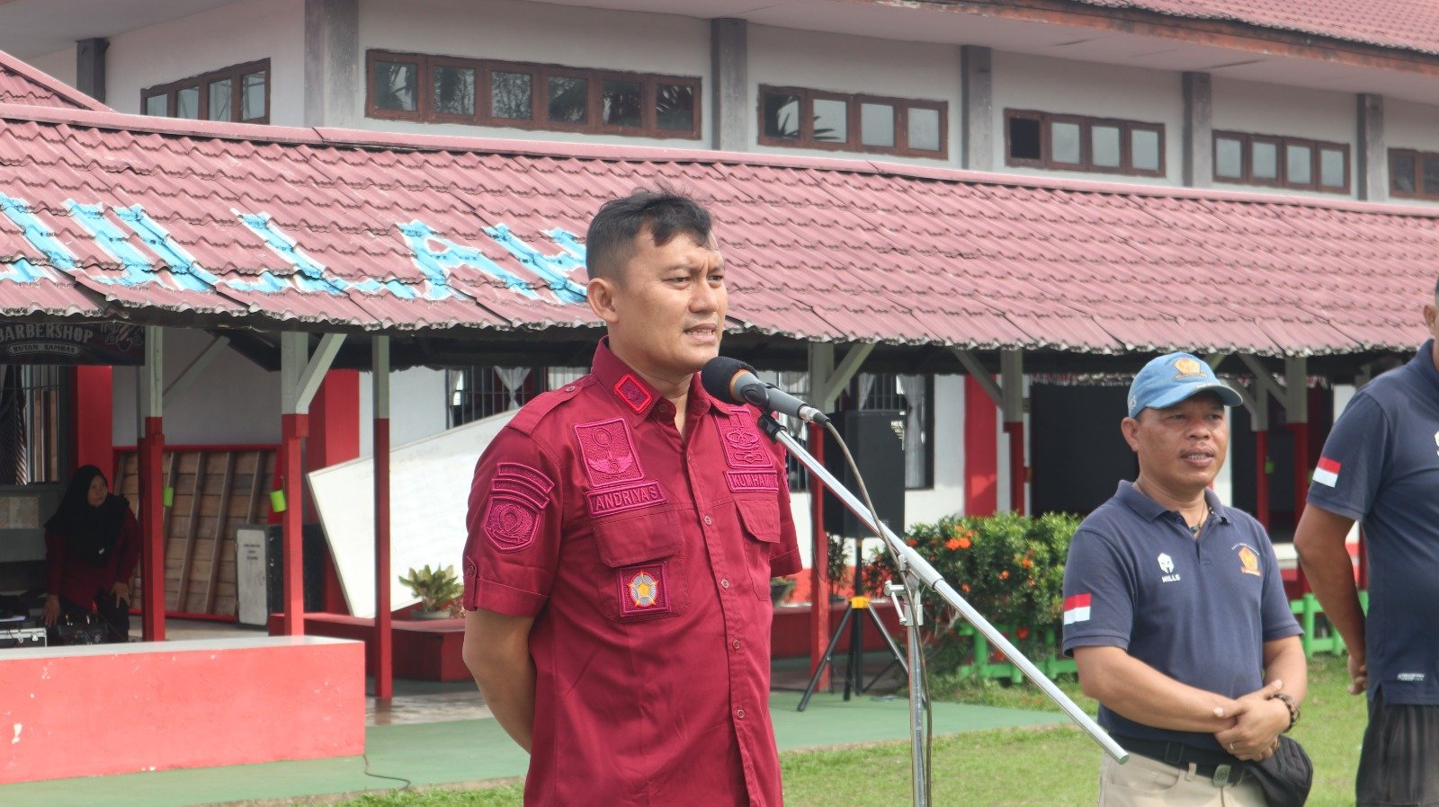 Karutan Sambas, Andriyas Dwi Pujoyanto, memberikan keterangan terkait penguatan pembinaan mental di Rutan Sambas pasca insiden gantung diri seorang tahanan. Foto: Istimewa