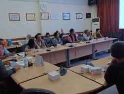 Peringatan Hardiknas 2025 di Sintang Wajibkan Peserta Upacara Pakai Pakaian Adat