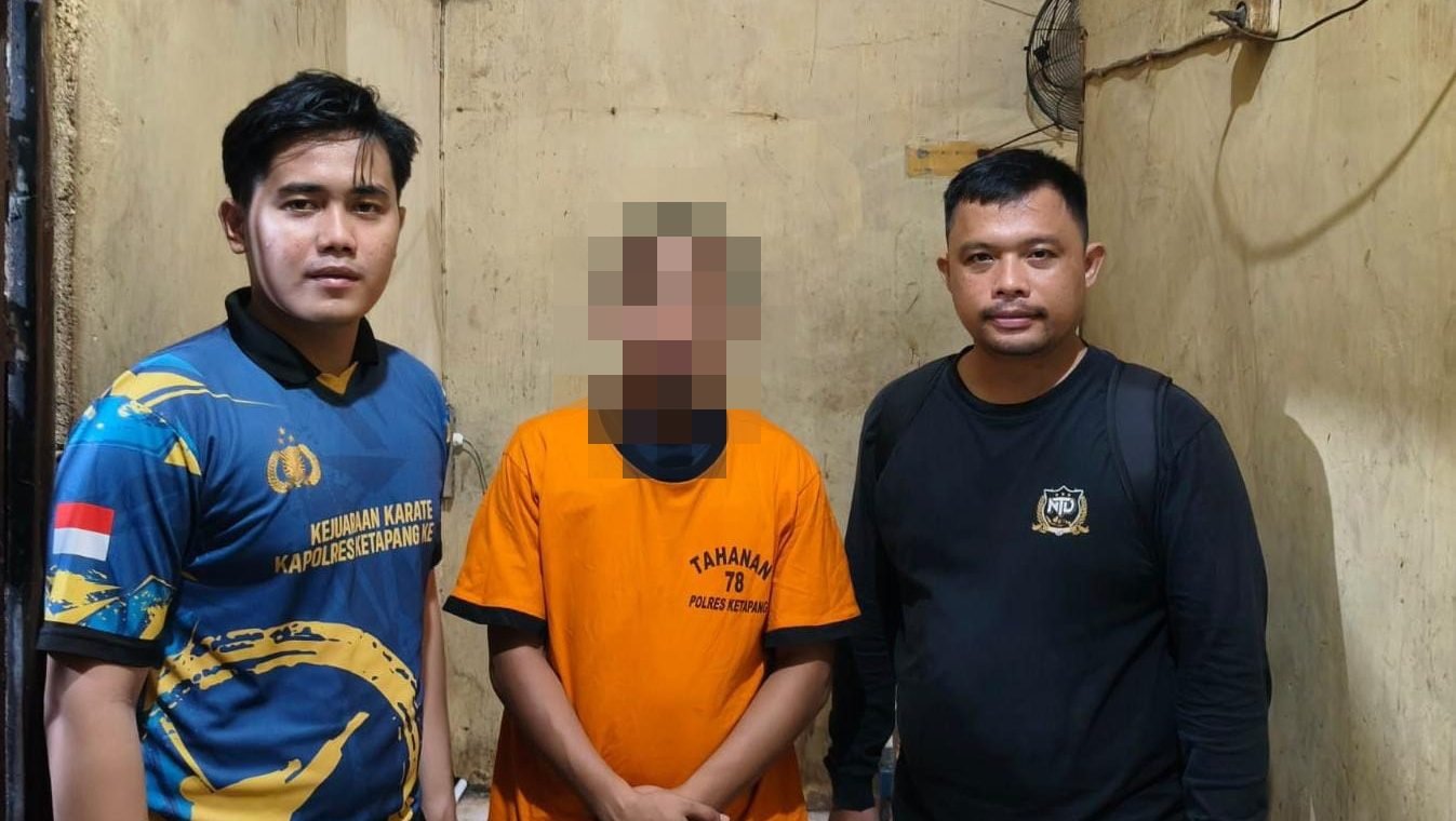 SK (33), pelaku penggelapan uang penjualan sembako, saat diamankan di Mapolres Ketapang setelah melarikan diri ke Jawa Timur. Polisi berhasil menangkapnya setelah penyelidikan intensif. Foto: HO/Faktakalbar.id
