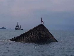 Speed Boat Terbalik di Padang Tikar Kubu Raya, Tiga Orang Masih Hilang