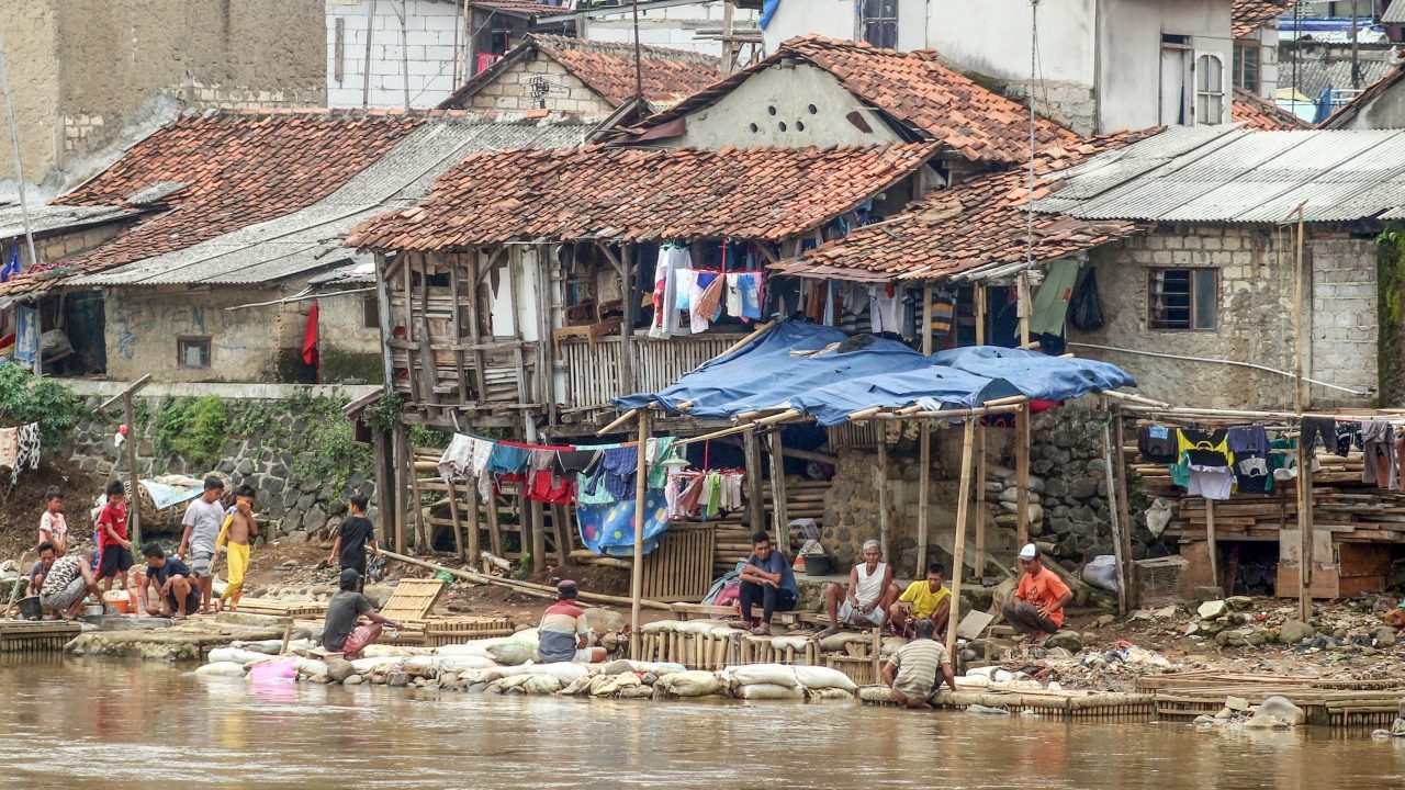 Ilustrasi – Tingkat pengangguran Indonesia mencapai 4,91% pada Agustus 2024. Meski menurun, tantangan pengangguran muda, mismatch pendidikan, dan ketimpangan masih tinggi. Foto: fem.ipb.ac.id