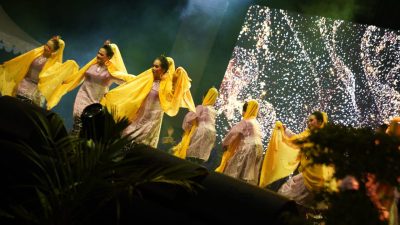 Penampilan Tarian 'Pesona Pontianak Kemilau Khatulistiwa' mengantarkan Kota Pontianak meraih Juara III Penampilan Terbaik pada Indonesian International Arts Festival APEKSI 2025 di Surabaya. Foto: PRKPM/Faktakalbar.id