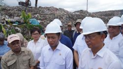 Menteri Lingkungan Hidup Hanif Faisol Nurofiq melakukan kunjungan kerja meninjau TPA Batu Layang. Foto: HO/Faktakalbar.id