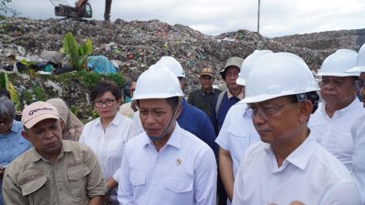 Menteri Lingkungan Hidup Hanif Faisol Nurofiq melakukan kunjungan kerja meninjau TPA Batu Layang. Foto: HO/Faktakalbar.id