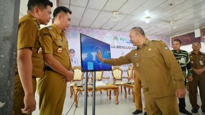 Bupati Ketapang Alexander Wilyo membuka acara Persiapan Desa Menuju Era Digital 2025 dan Sosialisasi BPJS Ketenagakerjaan di Pendopo Bupati Ketapang, Senin (19/05/2025). Foto: HO/Faktakalbar.id