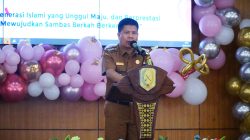 Bupati Satono memberikan sambutan sekaligus apresiasi kepada siswa dan guru SD-SMP IT Sulthoniyah yang telah menyelesaikan tahun ajaran. Foto: HO/Faktakalbar.id