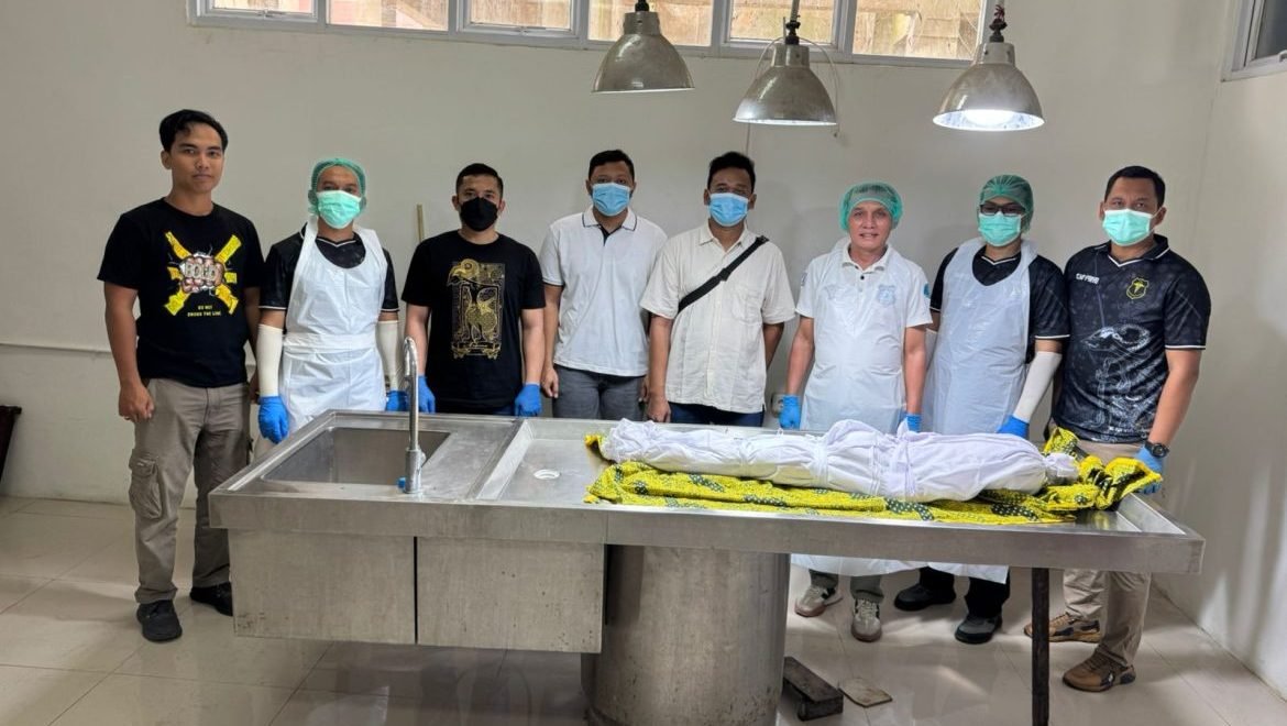 Jenazah MR, bocah 9 tahun berkebutuhan khusus, tewas diduga akibat penganiayaan kekasih ibunya. Jenazah kini berada di RS untuk proses visum. Dok. Ist