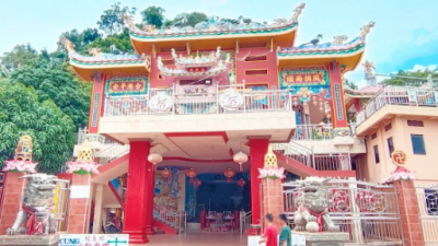 Vihara Tri Dharma Pemangkat – Umat Buddha di Pemangkat, Sambas, resmi melaporkan dugaan perampasan aset yayasan Buddha ke Kejati Kalbar, setelah kepengurusan yayasan diambil alih pihak luar komunitas. Foto: Instagram/homeofdeities, pak__fung