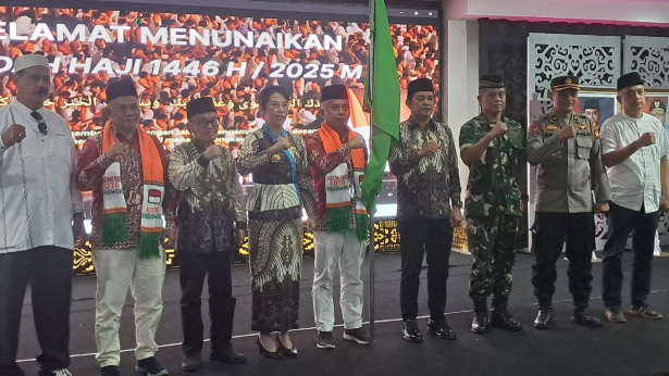 Polres Singkawang mengamankan pemberangkatan 110 calon jemaah haji Kota Singkawang tahun 2025 yang digelar di halaman Kantor Wali Kota. (Ist)