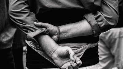 Ilustrasi – Sebanyak 16 mahasiswa resmi ditetapkan sebagai tersangka atas kericuhan aksi 27 tahun reformasi di Balai Kota Jakarta. (Unsplash)