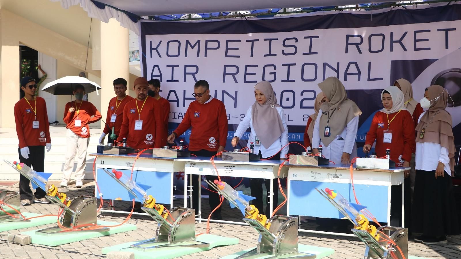 Kompetisi Roket Air Regional Tahun 2025 tingkat SMP dan SMA se-Kota Pontianak. Foto: HO/Faktakalbar.id