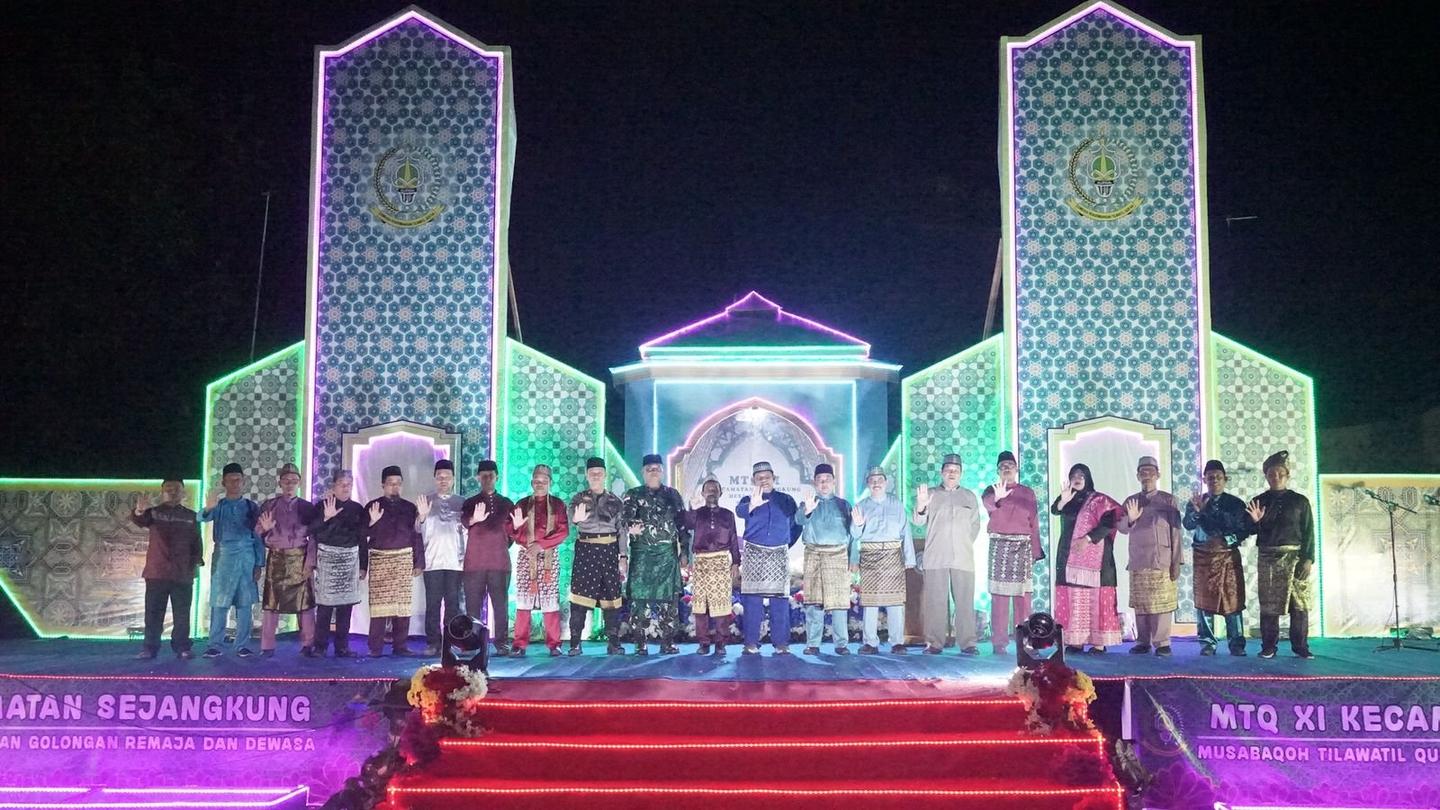 Pembukaan MTQ Kecamatan Sejangkung 2025 berlangsung khidmat dan meriah, menjadi ajang silaturahmi serta penguatan nilai-nilai keislaman. Foto: PRKPM/Faktakalbar.id