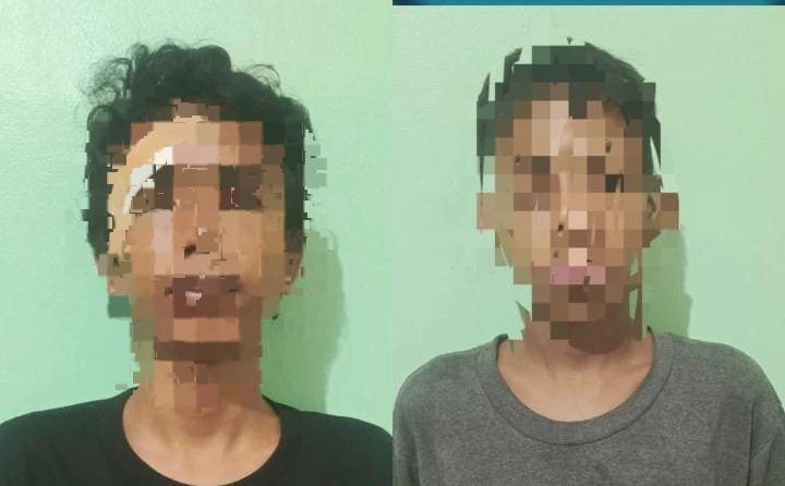 Dua remaja pelaku pencurian dengan pemberatan di SDN 14 Sentebang saat diamankan di Polsek Jawai, Jumat (2/5/2025). Foto: HO/Faktakalbar.id