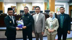 Wali Kota Pontianak Edi Rusdi Kamtono menyampaikan Raperda RPJMD 2025-2029. Foto: PRKPM/Faktakalbar.id