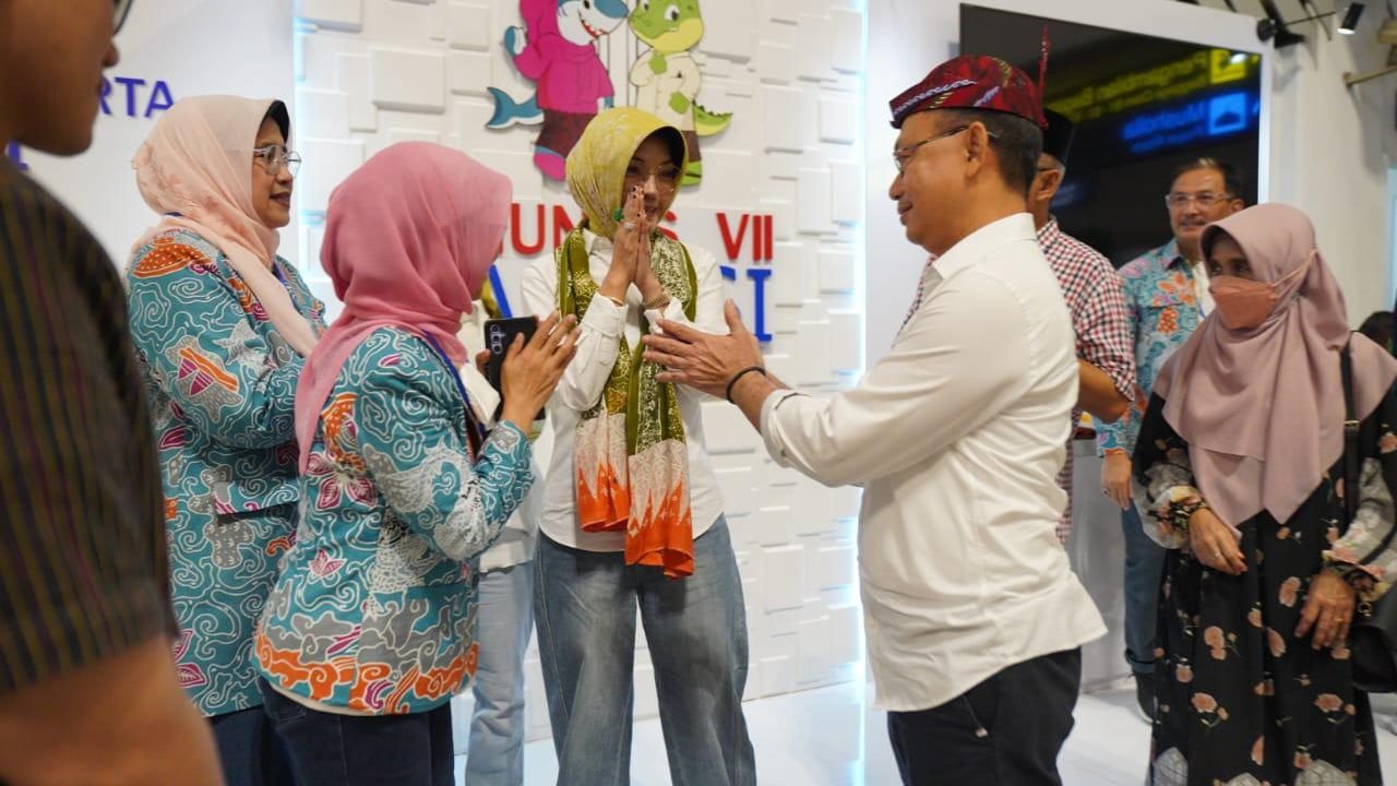 Wali Kota Pontianak Edi Rusdi Kamtono beserta istri tiba di Bandara Juanda Surabaya untuk menghadiri agenda Munas VII APEKSI. Foto: PRKPM/Faktakalbar.id