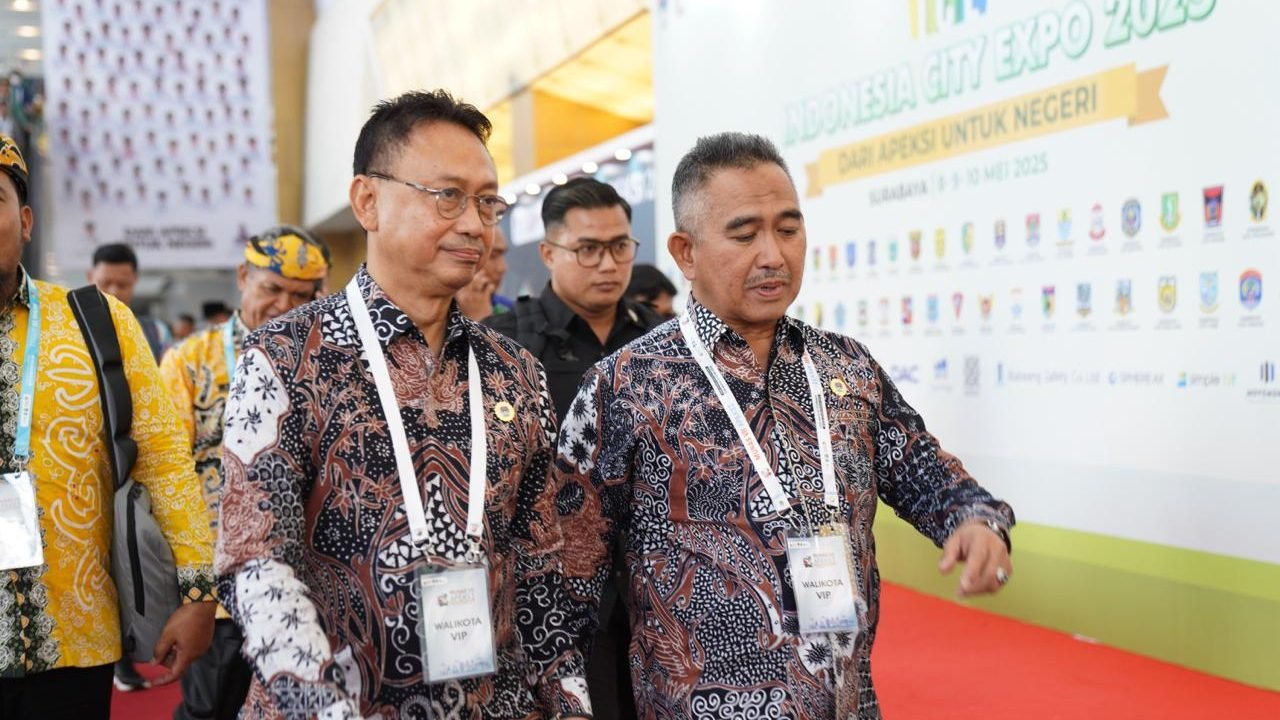 Wali Kota Pontianak Edi Rusdi Kamtono (tengah) menghadiri Munas VII APEKSI di Surabaya. Foto: PRKPM/Faktakalbar.id