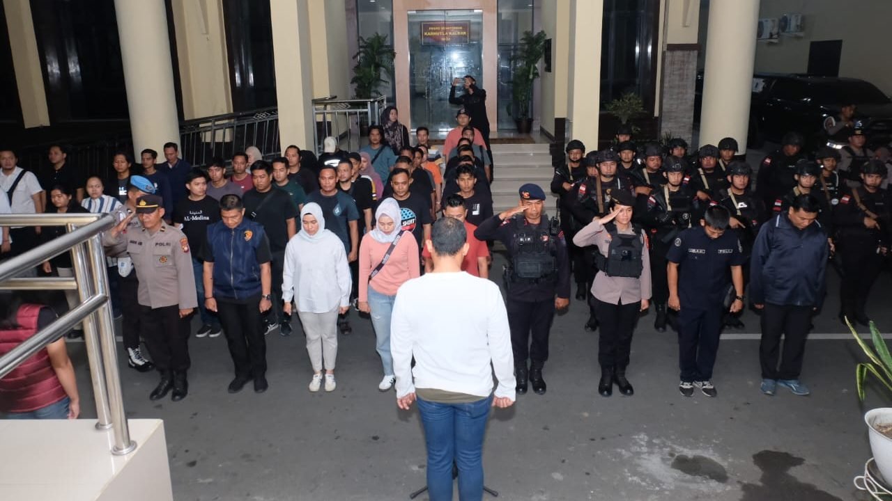Apel gabungan personel Polda Kalbar dalam rangka pemberantasan premanisme di titik-titik rawan, Rabu (7/5/2025). Foto: HO/Faktakalbar.id