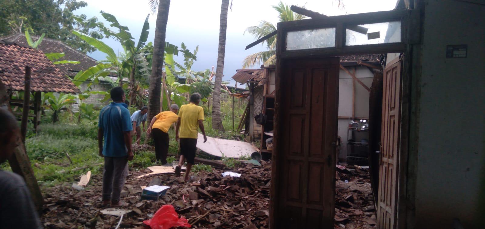 Lokasi terdampak peristiwa angin kencang di Kabupaten Gunungkidul, Provinsi Daerah Istimewa Yogyakarta, pada Jumat (9/5). Foto: HO/Faktakalbar.id