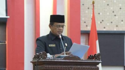 Anggota DPRD Sambas, Anwari, saat memberikan pernyataan terkait dugaan penyimpangan dana Program Indonesia Pintar (PIP). Ia mendesak aparat hukum bertindak tegas demi menjaga kepercayaan publik terhadap program pendidikan. (Ist)