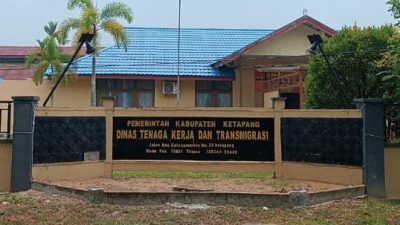 Kantor Disnaker Ketapang, tempat pengawasan terhadap dugaan pelanggaran hak buruh oleh PT Aditya Agroindo sedang diproses. Foto: HO/Faktakalbar.id