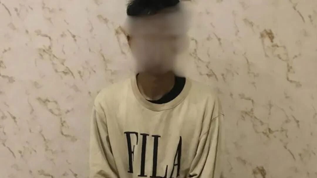 Foto: Pelaku beserta barang bukti sabu dan ekstasi yang disita dari kurir narkoba residivis saat diamankan Satuan Reserse Narkoba Polresta Pontianak, Rabu (14/5/2025). Dok. HO/Faktakalbar.id