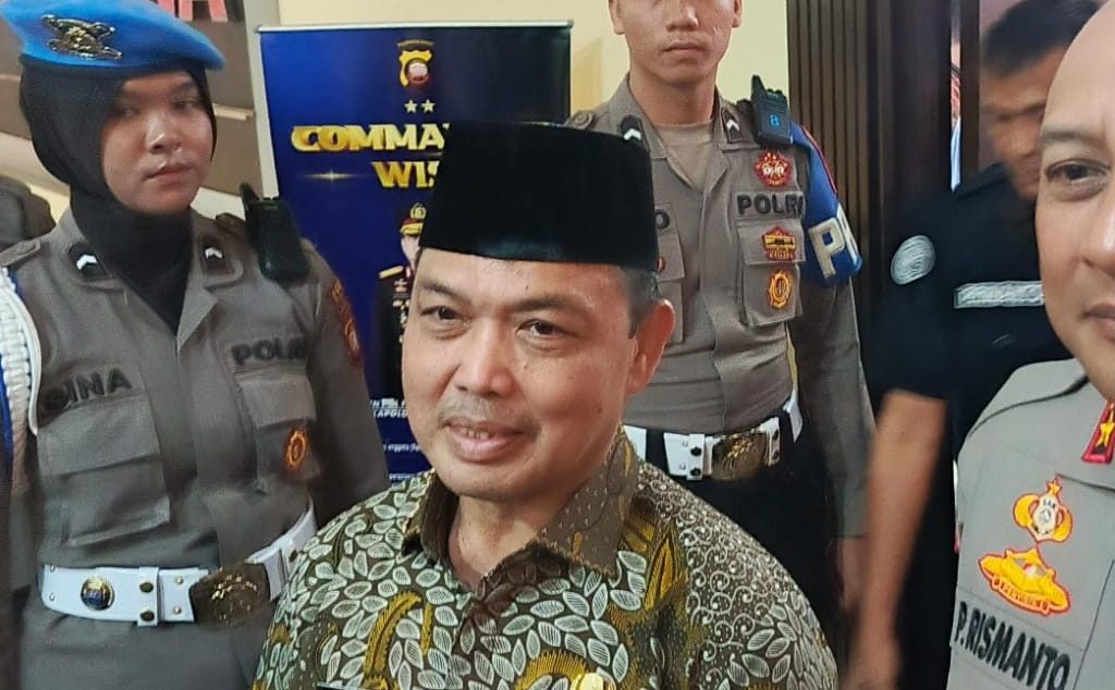 Foto: Kapolda Kalbar, Irjen Pol Pipit Rismanto dan Gubernur Kalimantan Barat, Ria Norsan di Ruang Graha Khatulistiwa Mapolda Kalbar dalam Rapat Koordinasi Kesiapan Panen Raya Jagung, Kamis (15/5/2025) Dok. Mario/Faktakalbar.id