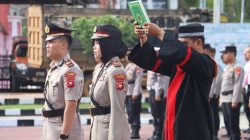 AKP Bunga Tri Yulitasari gantikan AKP Risqi Ardian dalam upacara sertijab yang berlangsung khidmat di Mapolres Sanggau. Foto: HO/Faktakalbar.id