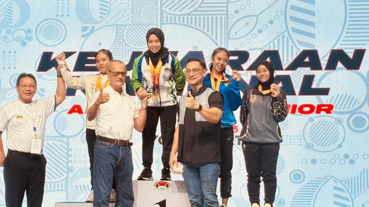 Atlet asal Pontianak, Dea Anisa Nabila, meraih dua medali perunggu di Kejurnas Angkat Besi Senior 2025 di Yogyakarta, mendapat apresiasi dari KONI Kota Pontianak. Dok. HO/Faktakalbar.id