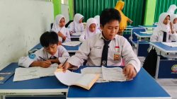Ilustrasi – Aktivitas pembelajaran siswa-siswi di sekolah. SPMB 2025 Pontianak hadir dengan skema baru, termasuk tes masuk jalur prestasi dan penyesuaian kuota afirmasi dan domisili di tingkat SD dan SMP. Dok. HO/Faktakalbar.id