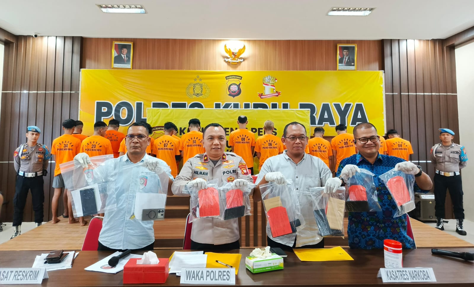 Foto: Konferensi pers pengungkapan kasus selama periode bulan April - Mei 2025 oleh Polres kubu Raya di Aula Mapolres Kubu Raya, Jumat (16/5/2025). Dok. Mario/Faktakalbar.id
