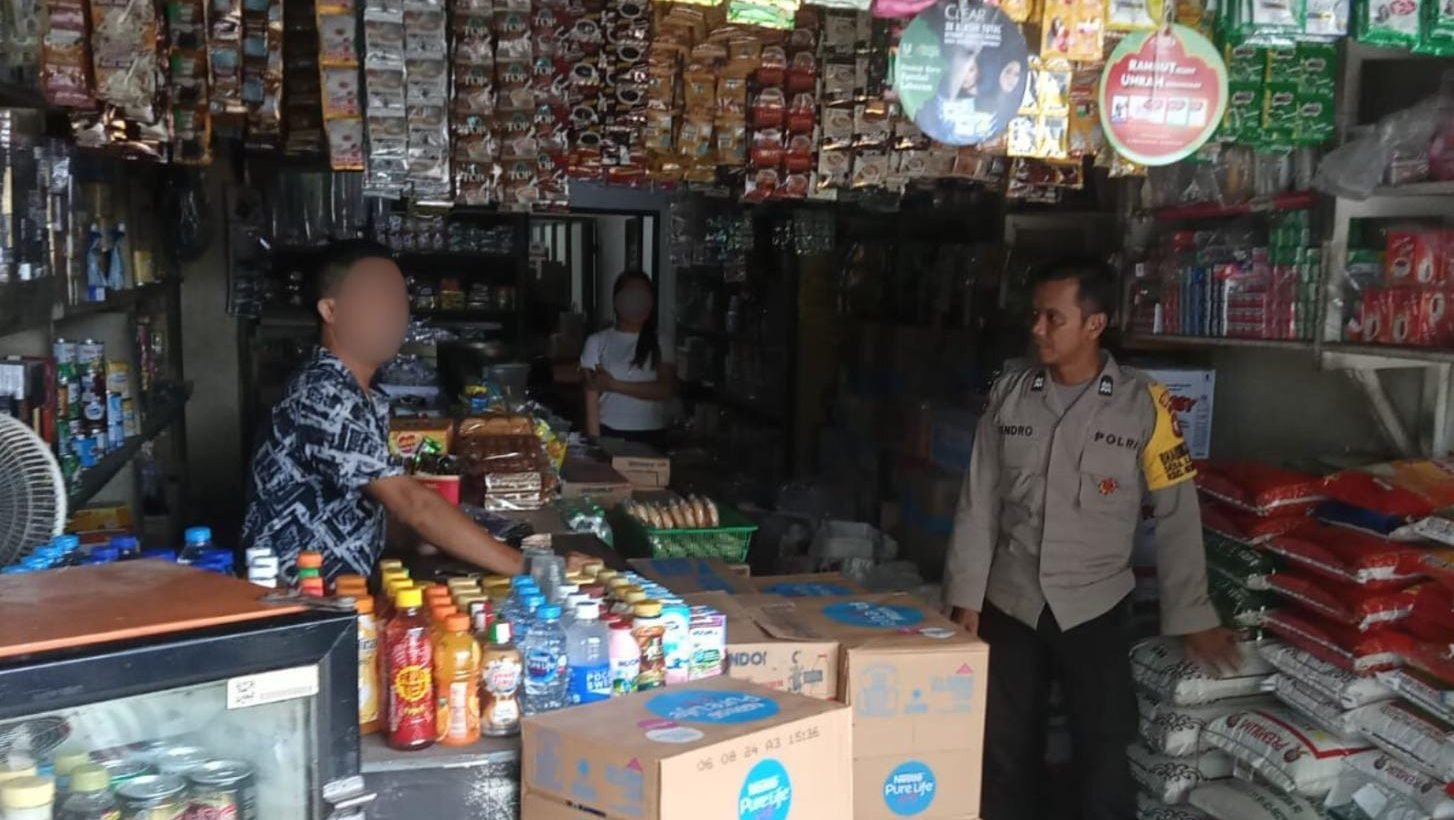 Foto: Bhabinkamtibmas di kawasan hukum Polres Kubu Raya sambangi sejumlah pasar tradisional guna cegah aksi premanisme berkedok jasa keamanan. Dok. HO/Faktakalbar.id