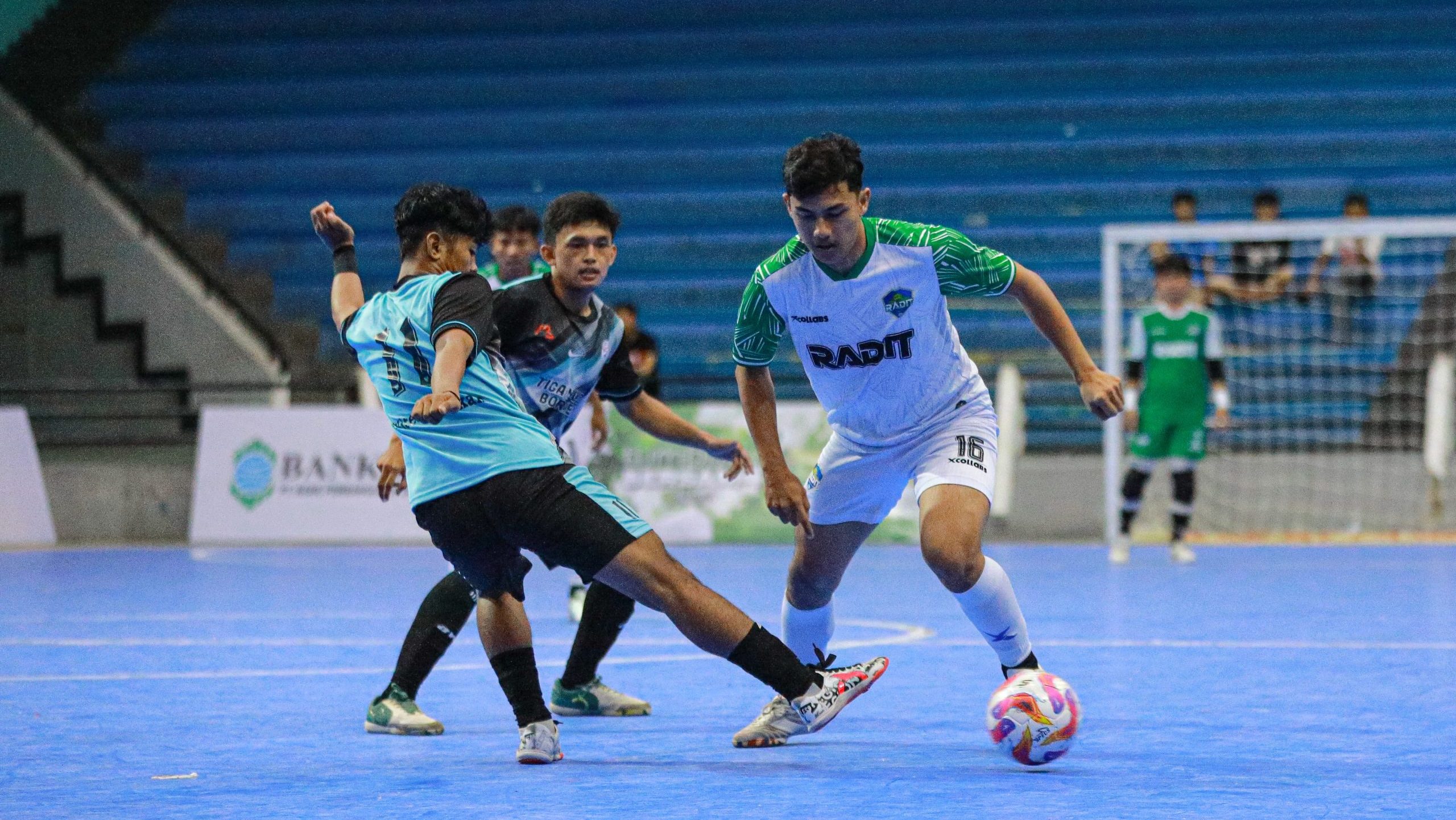 Tuan Muda Borneo FC mengamankan posisi juara 3 setelah menumbangkan Radit FC dengan skor 4-1 dalam laga Grand Final Tumbuh Nusantara Futsal League Kalbar. Dok. Ist