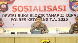 Kapolres Ketapang, AKBP Setiadi, S.H., S.I.K., M.H., memberikan arahan dalam kegiatan Sosialisasi Revisi Buka Blokir Tahap II Anggaran DIPA T.A. 2025 di Aula Mapolres Ketapang, Rabu (21/5/2025). Dok. Faktakalbar.id