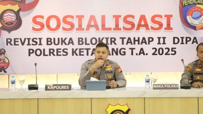 Kapolres Ketapang, AKBP Setiadi, S.H., S.I.K., M.H., memberikan arahan dalam kegiatan Sosialisasi Revisi Buka Blokir Tahap II Anggaran DIPA T.A. 2025 di Aula Mapolres Ketapang, Rabu (21/5/2025). Dok. Faktakalbar.id