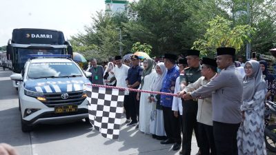 Bupati Sambas Satono bersama jajaran Forkopimda dan calon jemaah haji 2025 dalam momen pelepasan di Masjid At-Taqwa Pemangkat. Foto: HO/Faktakalbar.id