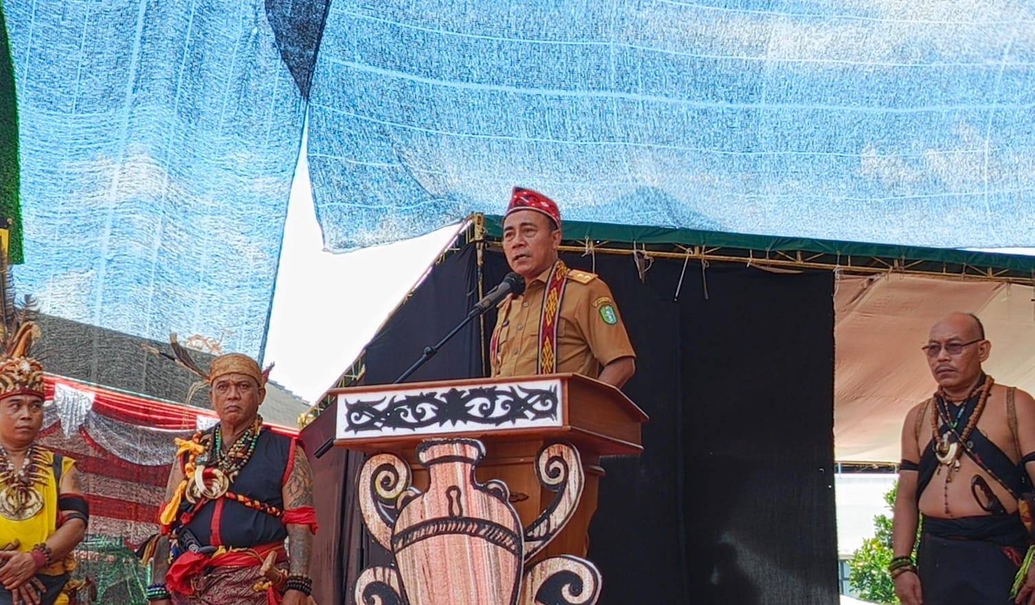 Wakil Gubernur Kalimantan Barat, Krisantus Kurniawan mengecam keras tindakan memperkaya diri perusahaan emas yang ada di Kalimantan Barat (foto: Mario/Faktakalbar.id)