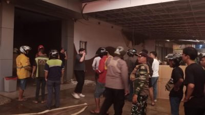 Kondisi pemadaman api di Gereja ILFC Pontianak, Kamis (22/5/2025) lalu (foto: Polres Kubu Raya) Dok. Faktakalbar.id