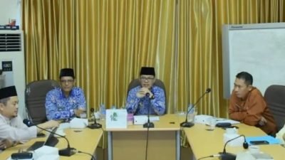 Caption Foto: Bupati Kayong Utara, Romi Wijaya, memimpin Ekspose Rancangan Akhir RPJMD 2025–2029 di Ruang Rapat Bupati, Kamis (22/05/2025). Dok. HO/Faktakalbar.id