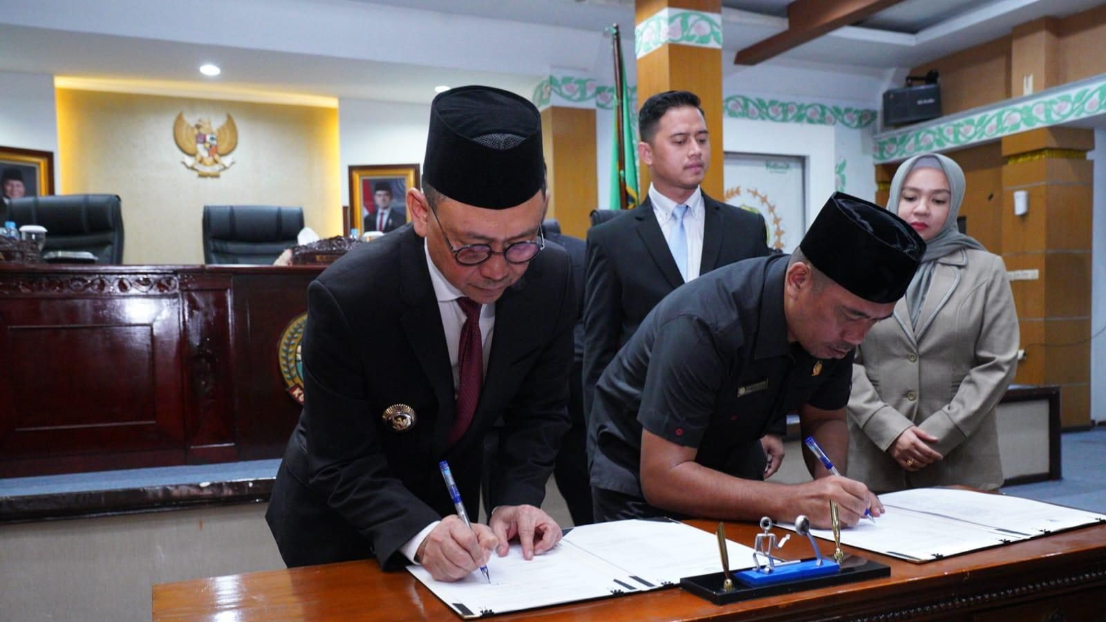 Penyampaian pendapat akhir Wali Kota Pontianak dan persetujuan terhadap Raperda RPJMD 2025-2029. Foto: HO/Faktakalbar.id