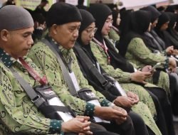 135 Calon Jemaah Haji Sintang Diberangkatkan ke Tanah Suci