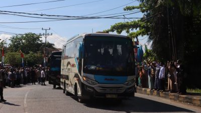 105 Jamaah Calon Haji dari Kabupaten Sanggau Berangkat ke Pontianak untuk Persiapan Ibadah Haji 2025