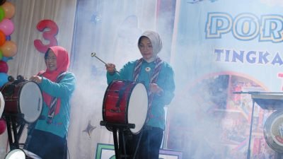 Bunda PAUD Kota Pontianak Yanieta Arbiastutie saat membuka Porseni PAUD se-Kota Pontianak. Foto: HO/Faktakalbar.id