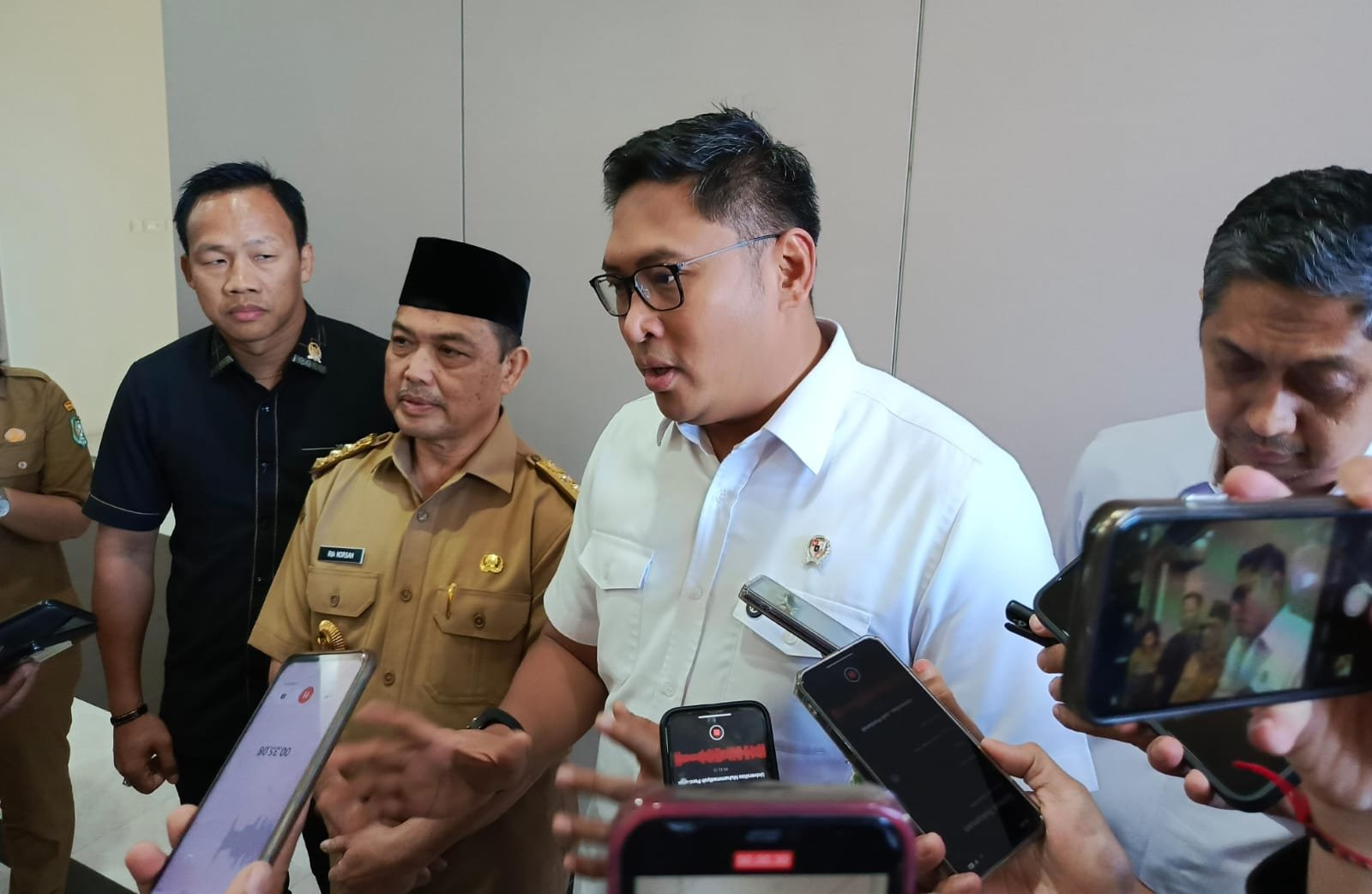 Foto: Wamentan RI, Sudaryono memastikan cadangan beras di Bulog dalam 2 - 3 hari mendatang dapat capai angka tertinggi sepanjang sejarah, yakni 4 juta ton. Dok. Mario/Faktakalbar.id